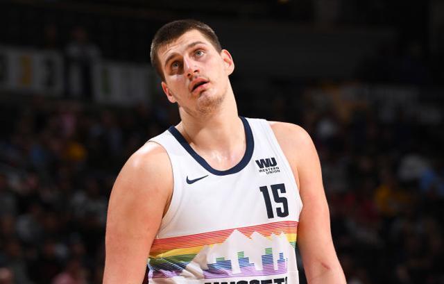 四次摘得冠 四次摘得冠